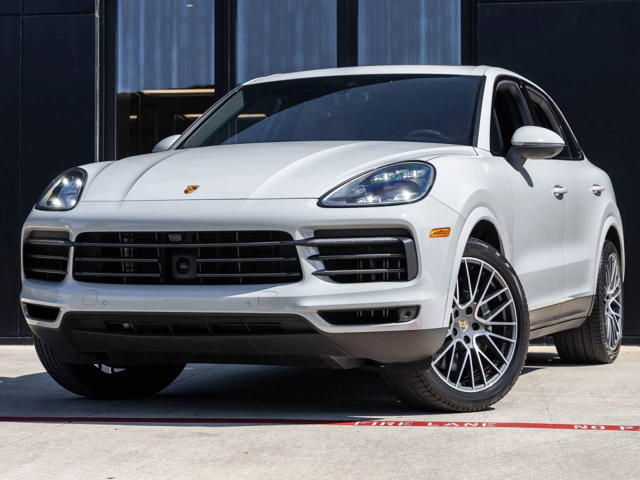 2023 Porsche Cayenne Platinum Edition S's photo