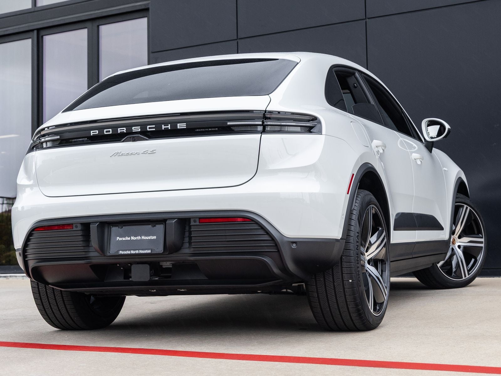 2025 Porsche Macan 4S Electric