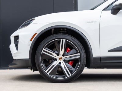 2025 Porsche Macan 4S Electric