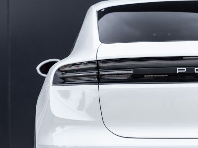 2025 Porsche Macan 4S Electric