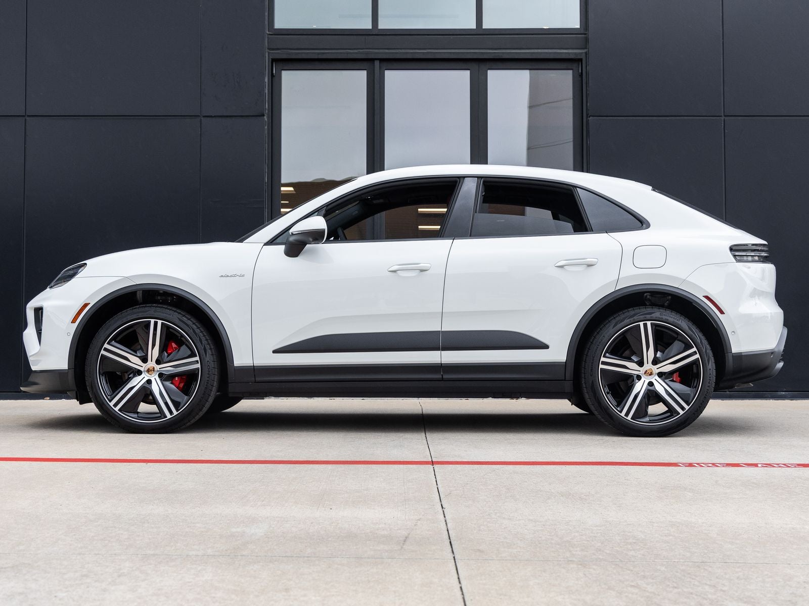 2025 Porsche Macan 4S Electric