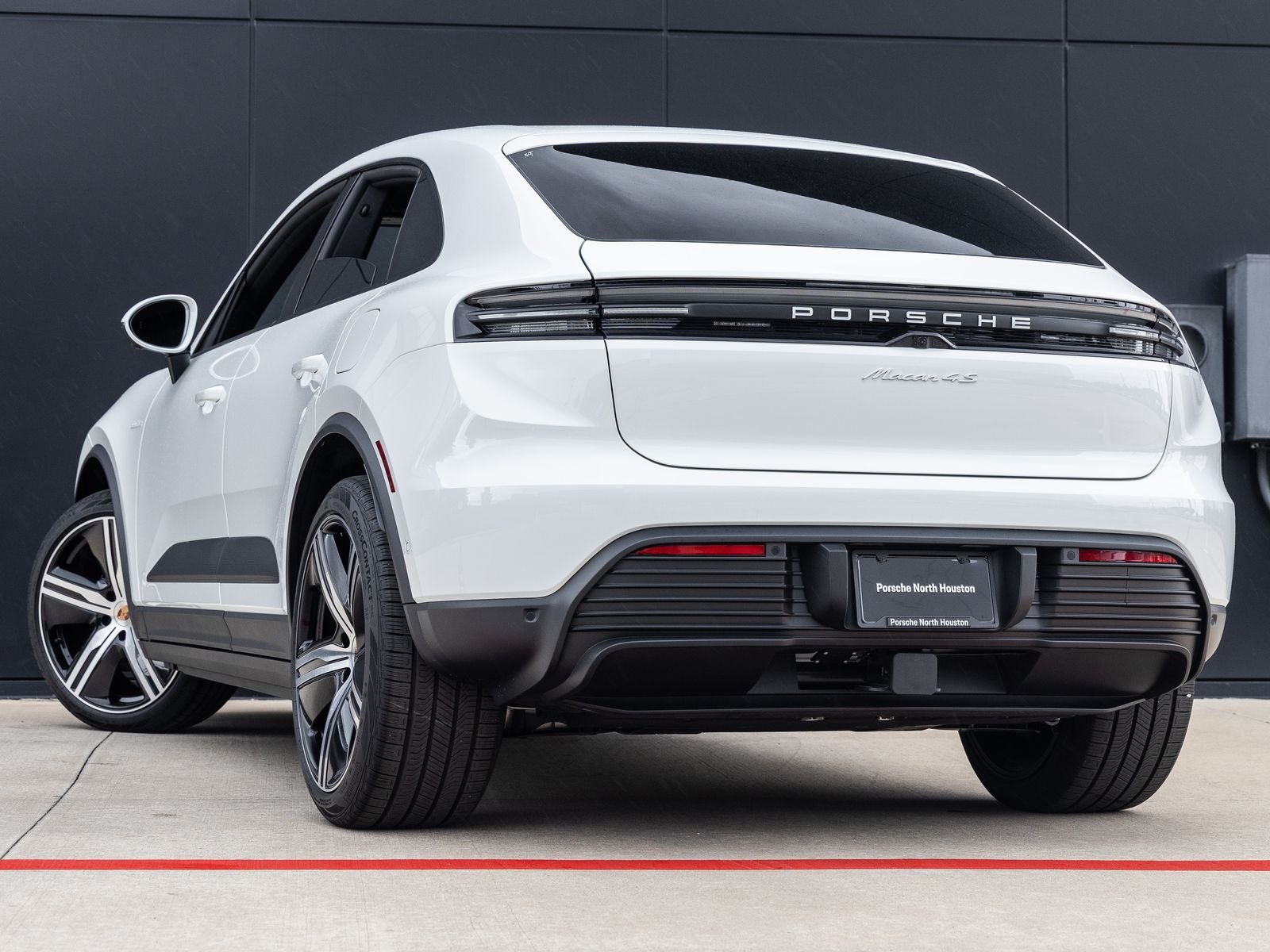 2025 Porsche Macan 4S Electric