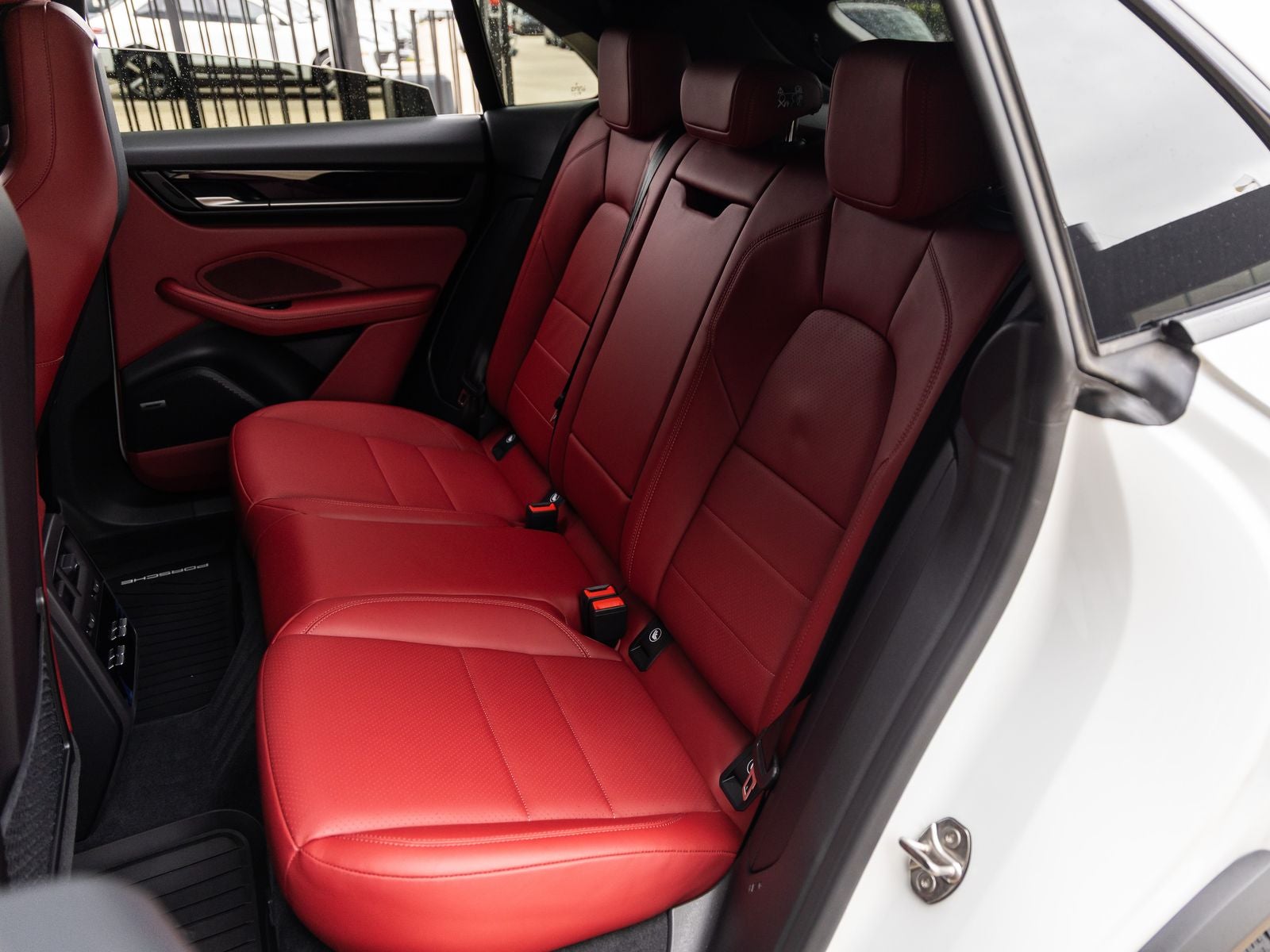 2025 Porsche Macan 4S Electric
