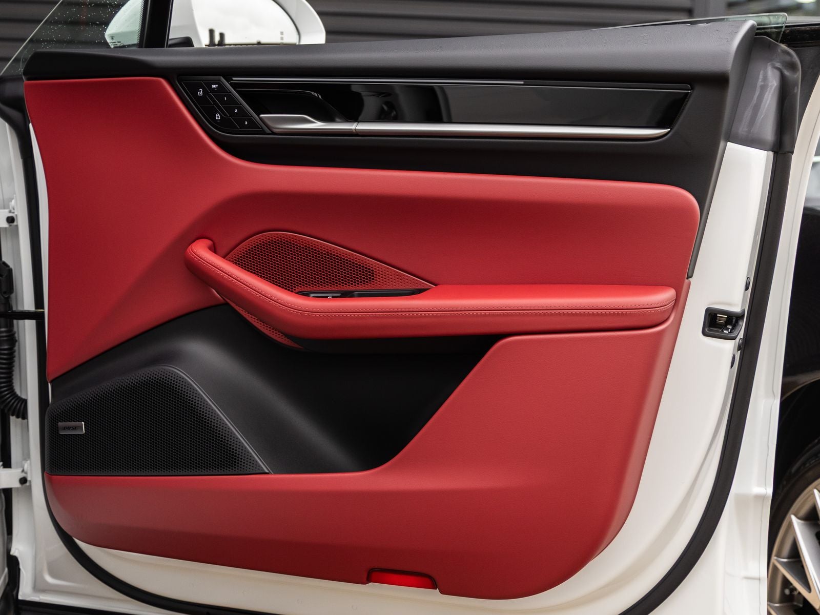 2025 Porsche Macan 4S Electric