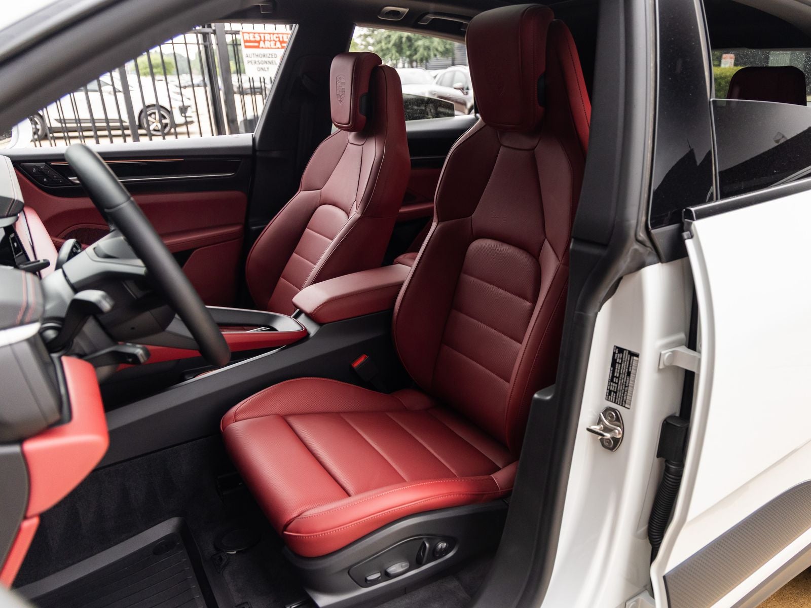 2025 Porsche Macan 4S Electric
