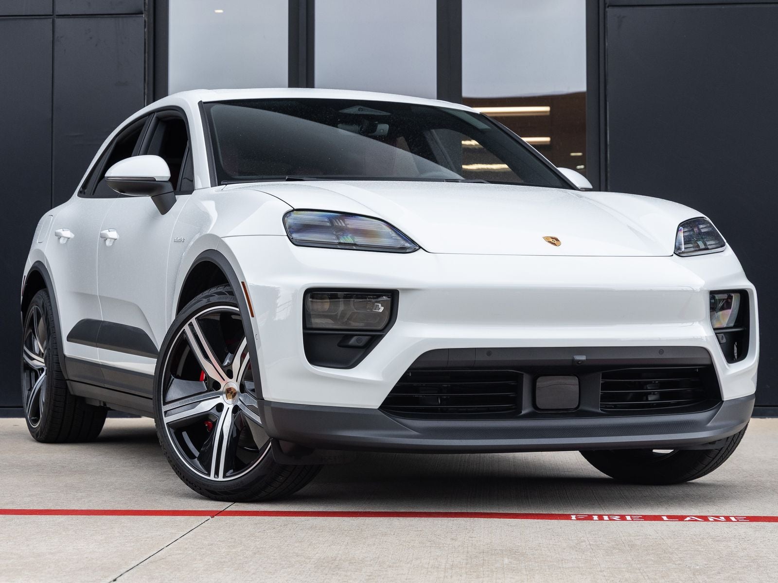 2025 Porsche Macan 4S Electric