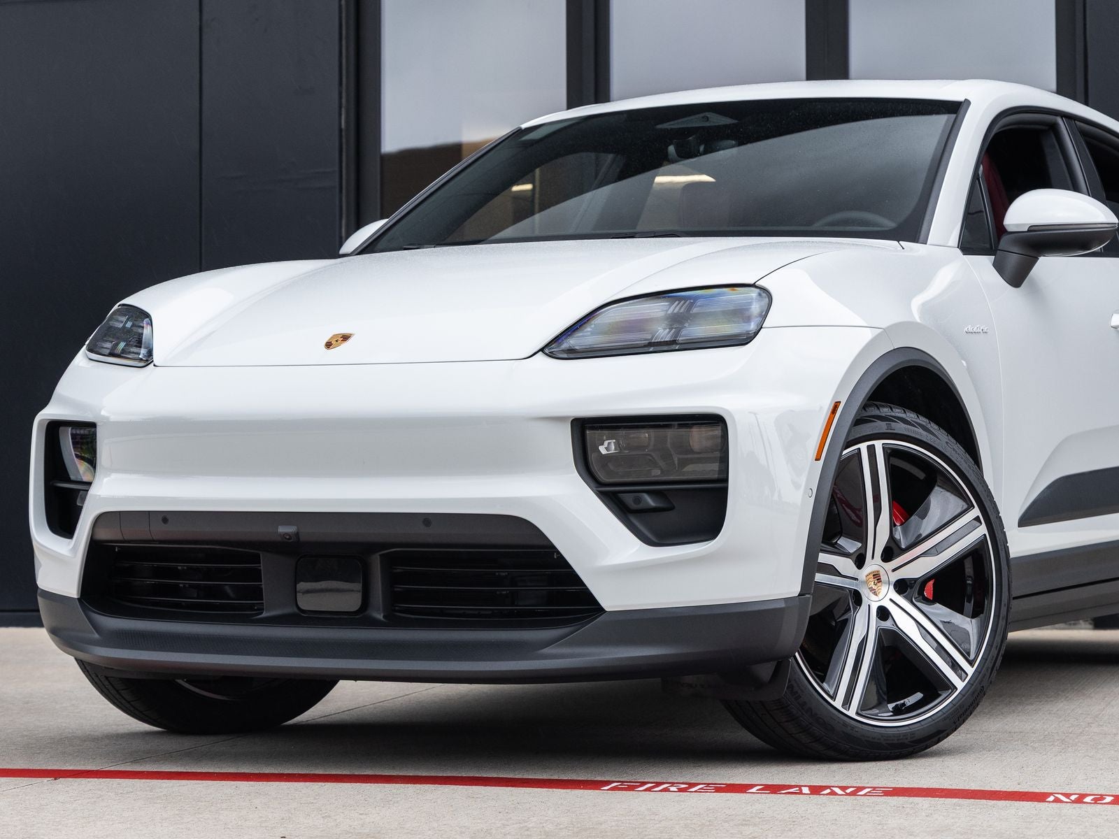2025 Porsche Macan 4S Electric