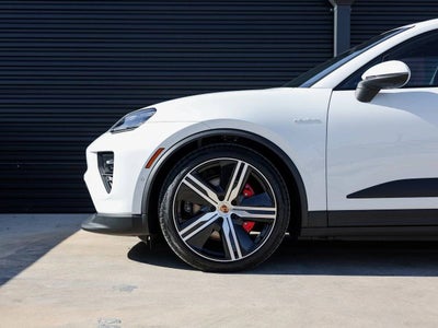 2025 Porsche Macan 4S Electric
