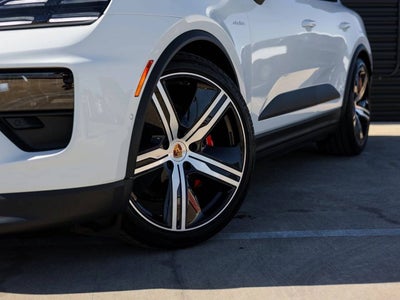 2025 Porsche Macan 4S Electric