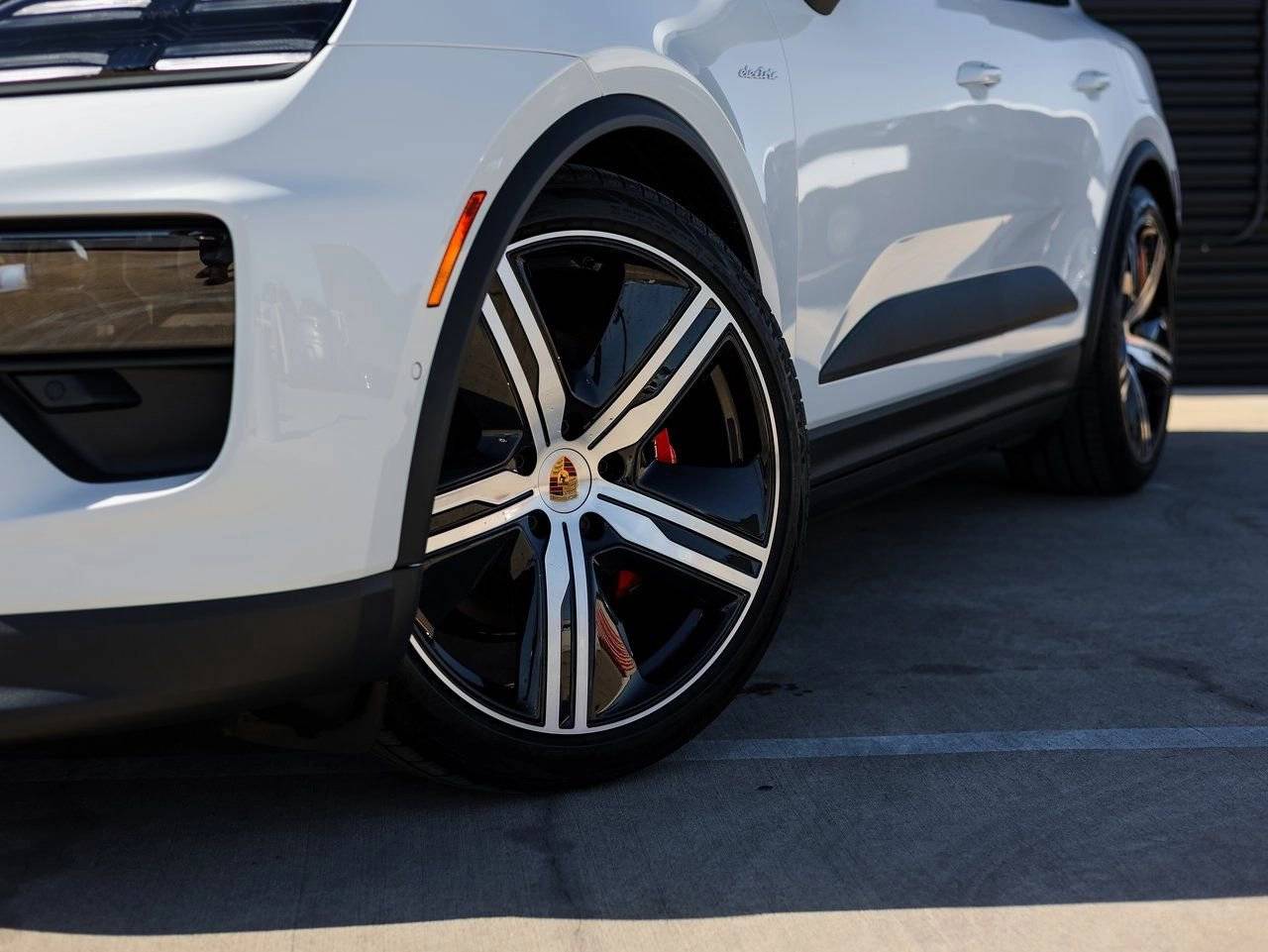 2025 Porsche Macan 4S Electric