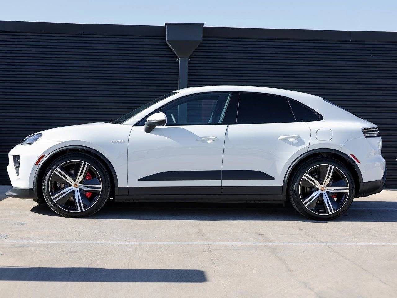 2025 Porsche Macan 4S Electric