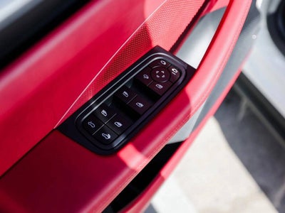 2025 Porsche Macan 4S Electric