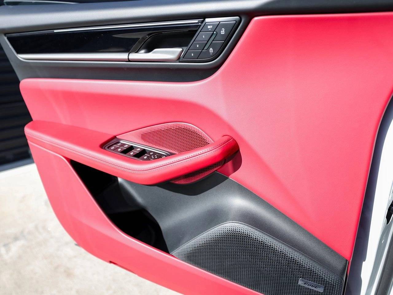 2025 Porsche Macan 4S Electric