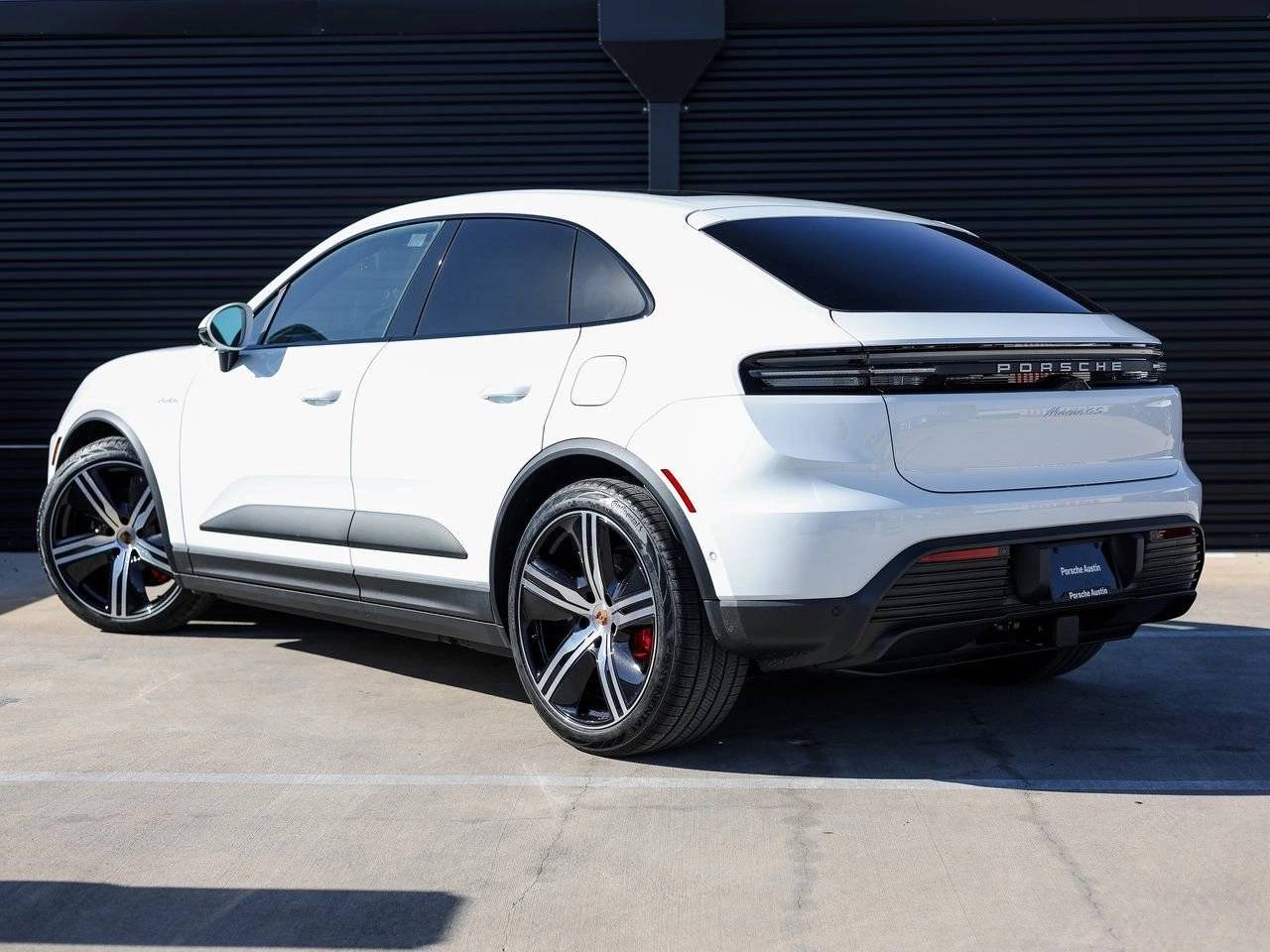 2025 Porsche Macan 4S Electric