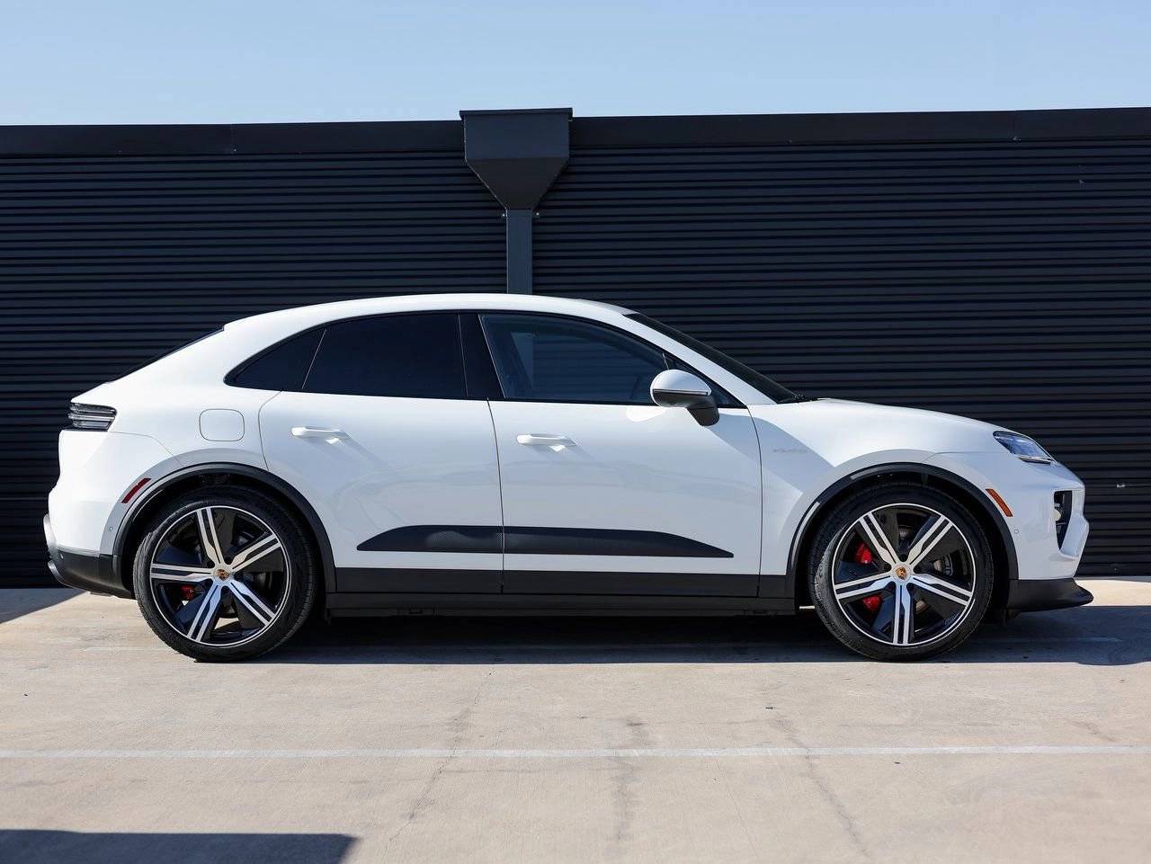 2025 Porsche Macan 4S Electric