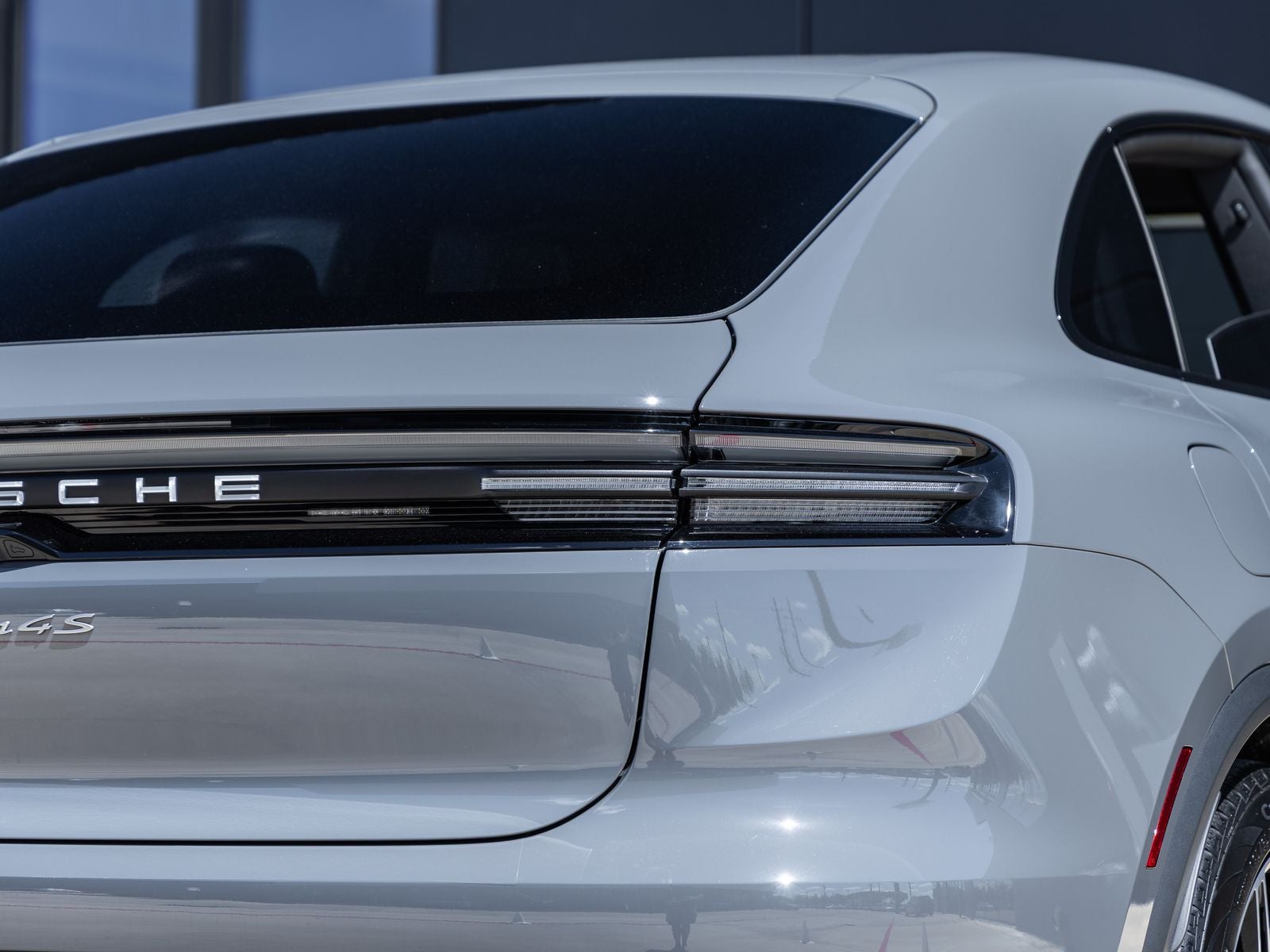 2025 Porsche Macan 4S Electric