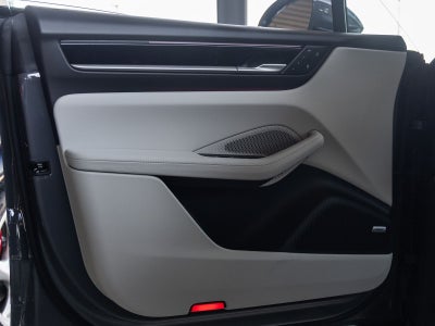 2025 Porsche Macan 4S Electric