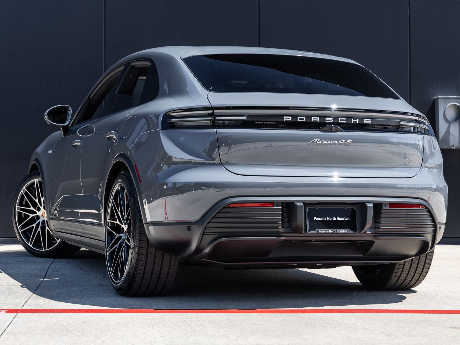 2025 Porsche Macan 4S Electric