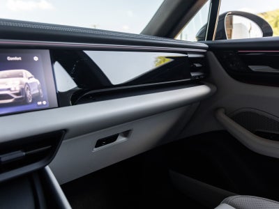 2025 Porsche Macan 4S Electric