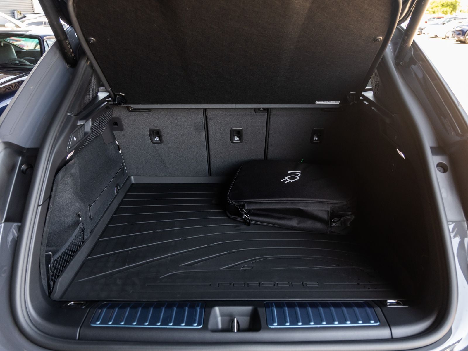 2025 Porsche Macan 4S Electric