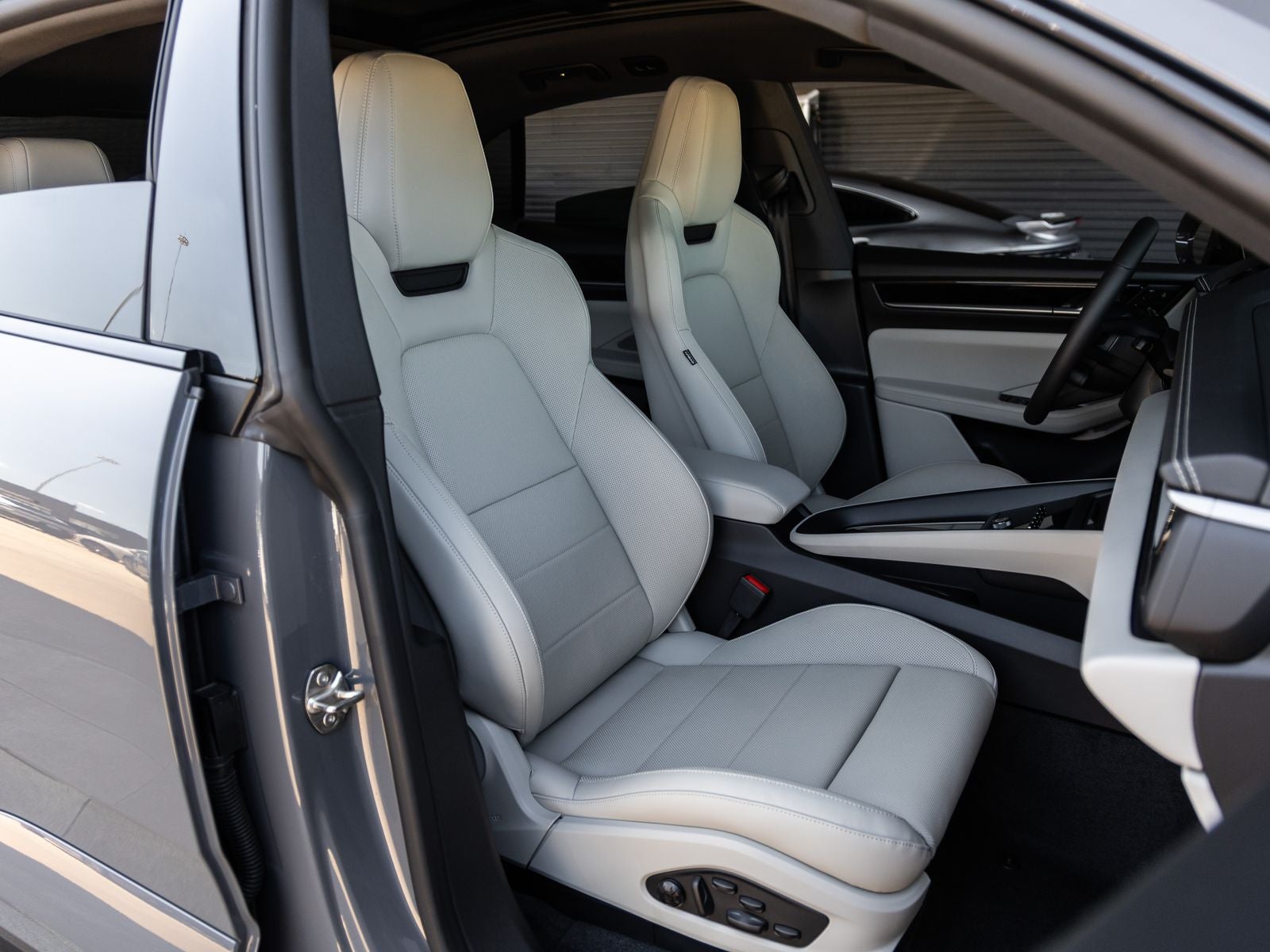 2025 Porsche Macan 4S Electric