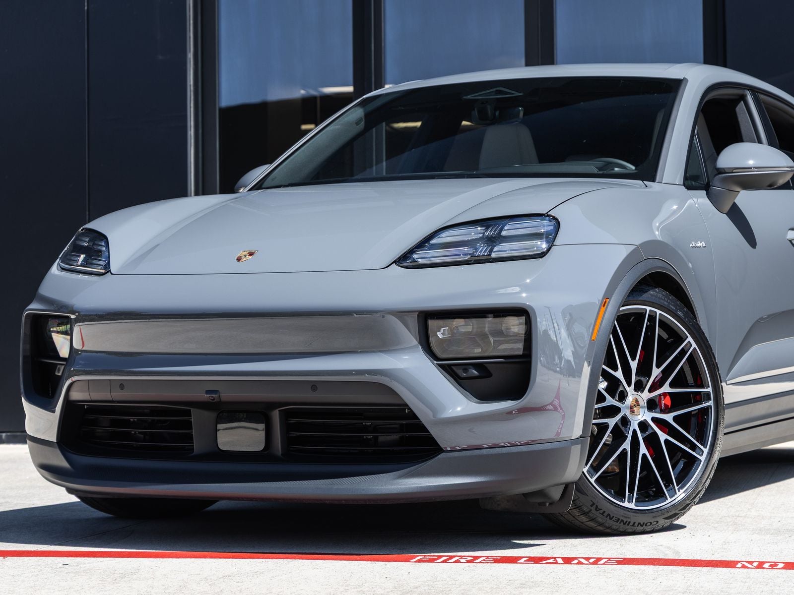 2025 Porsche Macan 4S Electric