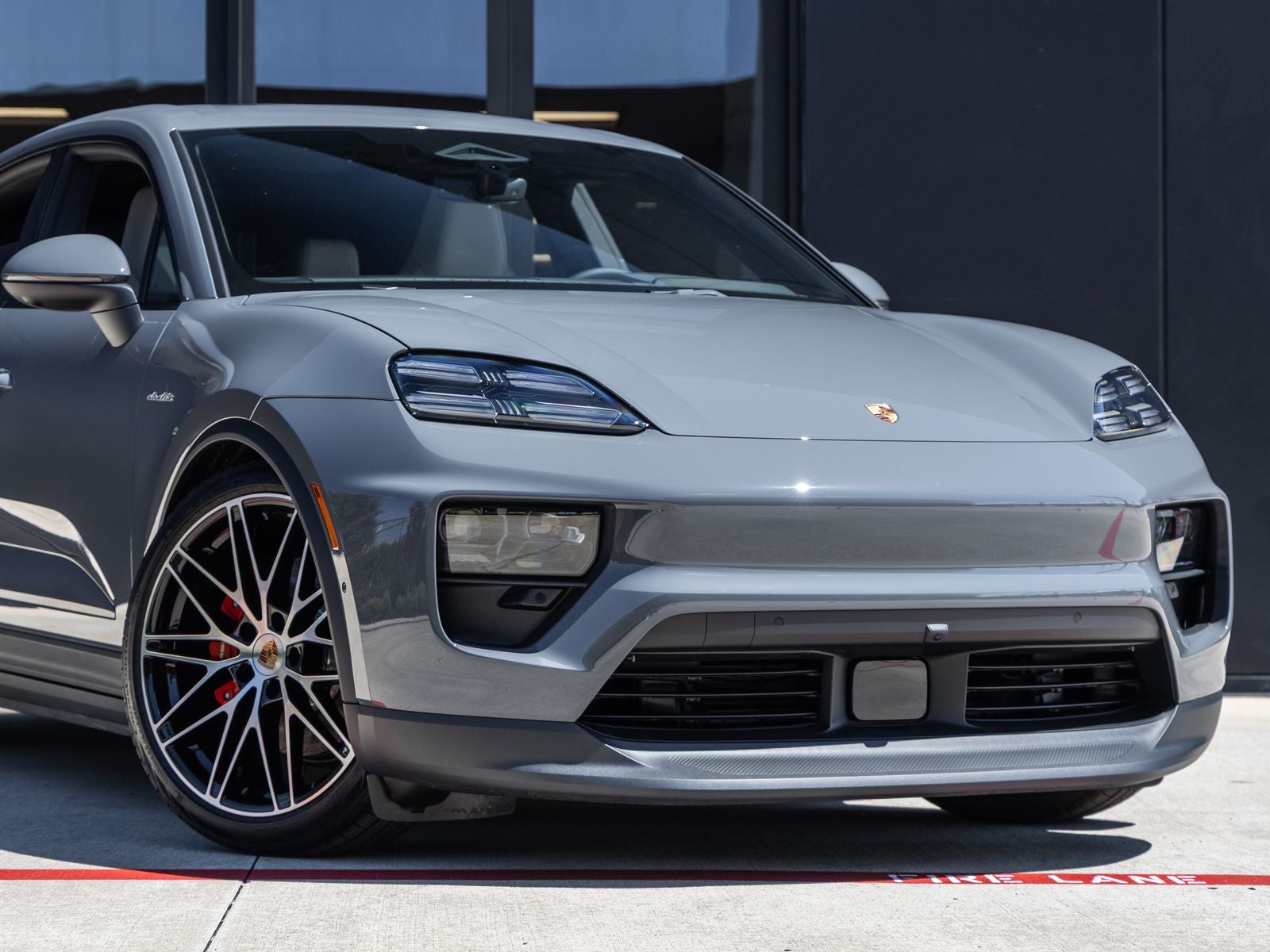 2025 Porsche Macan 4S Electric