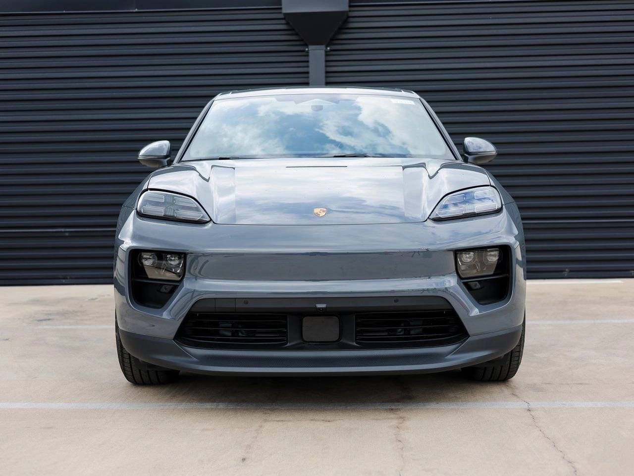 2025 Porsche Macan 4S Electric