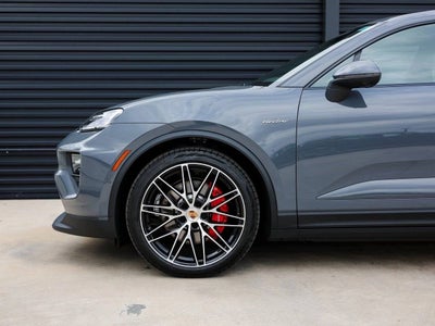 2025 Porsche Macan 4S Electric