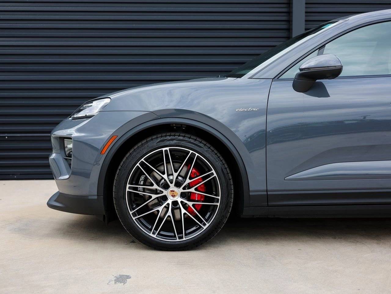 2025 Porsche Macan 4S Electric