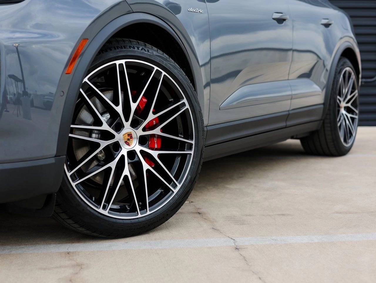 2025 Porsche Macan 4S Electric