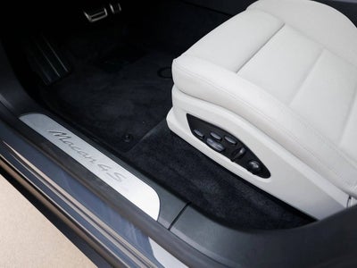 2025 Porsche Macan 4S Electric