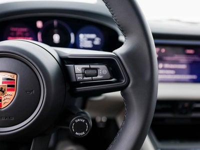 2025 Porsche Macan 4S Electric