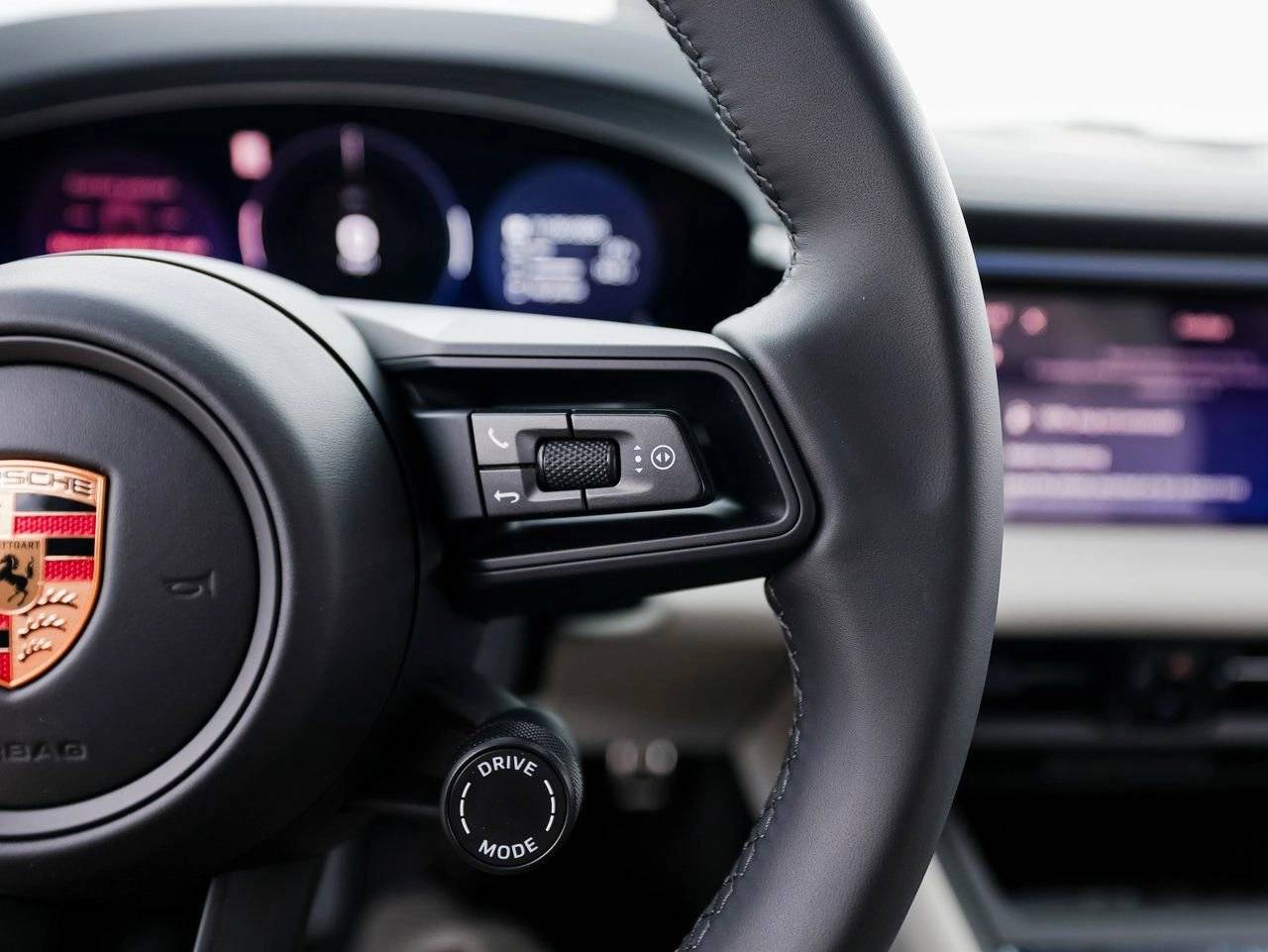 2025 Porsche Macan 4S Electric