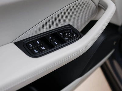 2025 Porsche Macan 4S Electric