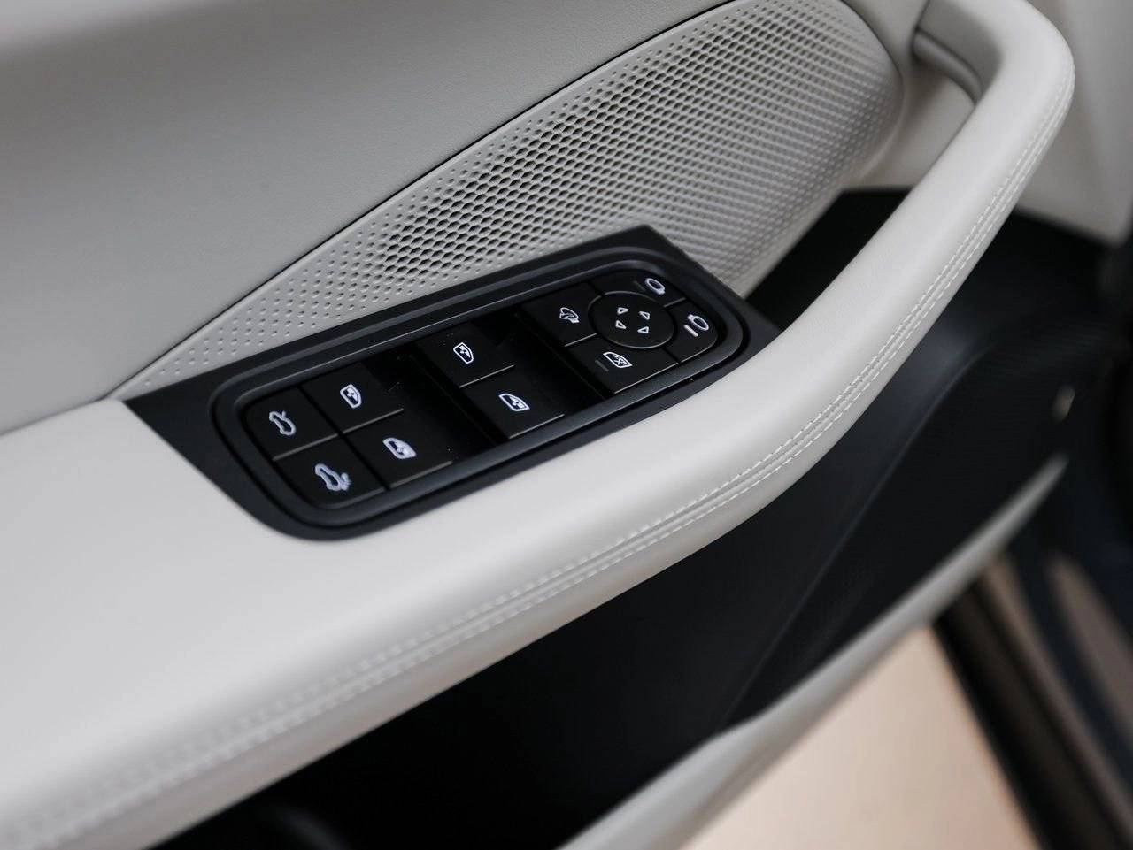 2025 Porsche Macan 4S Electric