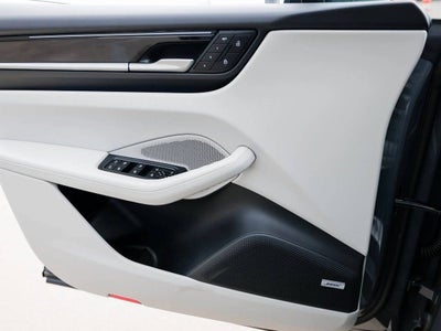 2025 Porsche Macan 4S Electric