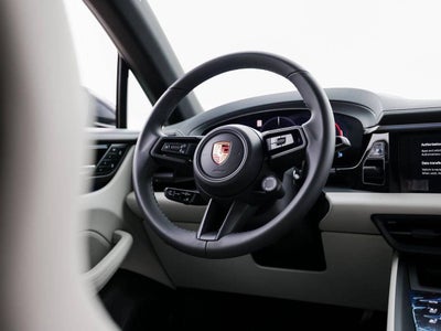 2025 Porsche Macan 4S Electric