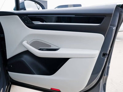 2025 Porsche Macan 4S Electric