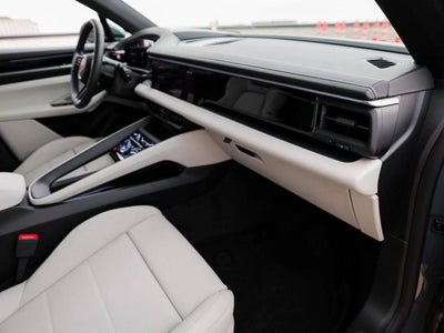 2025 Porsche Macan 4S Electric