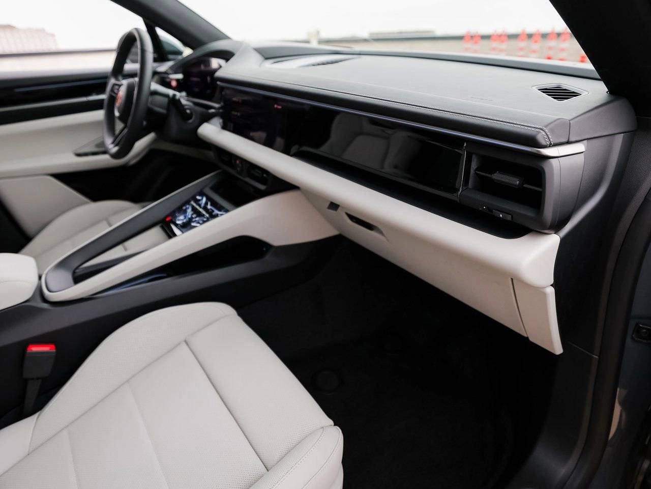 2025 Porsche Macan 4S Electric