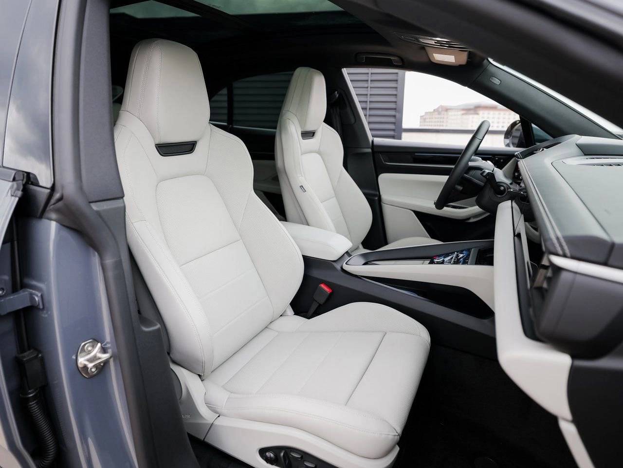 2025 Porsche Macan 4S Electric