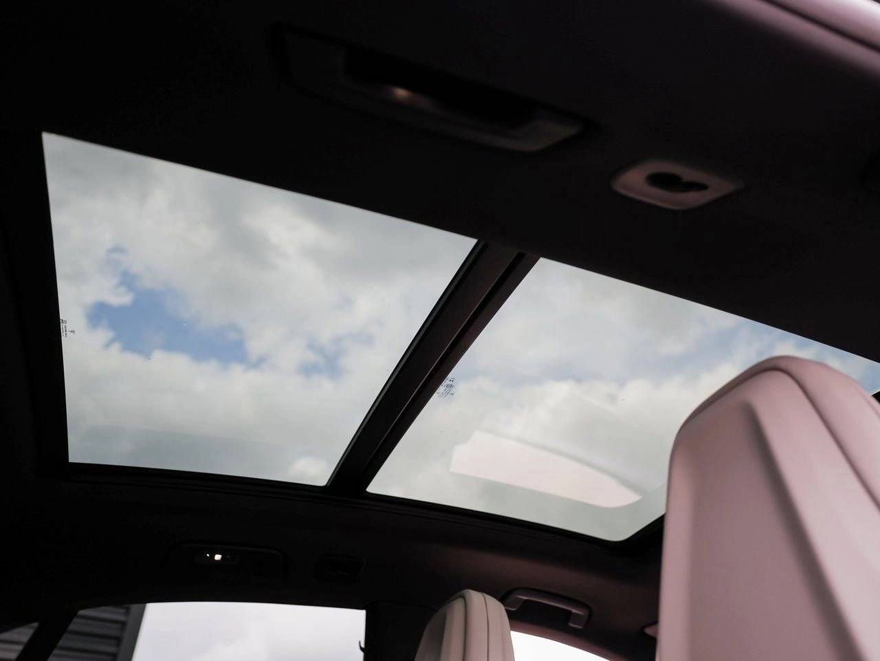 2025 Porsche Macan 4S Electric