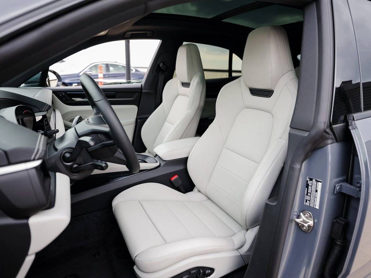 2025 Porsche Macan 4S Electric