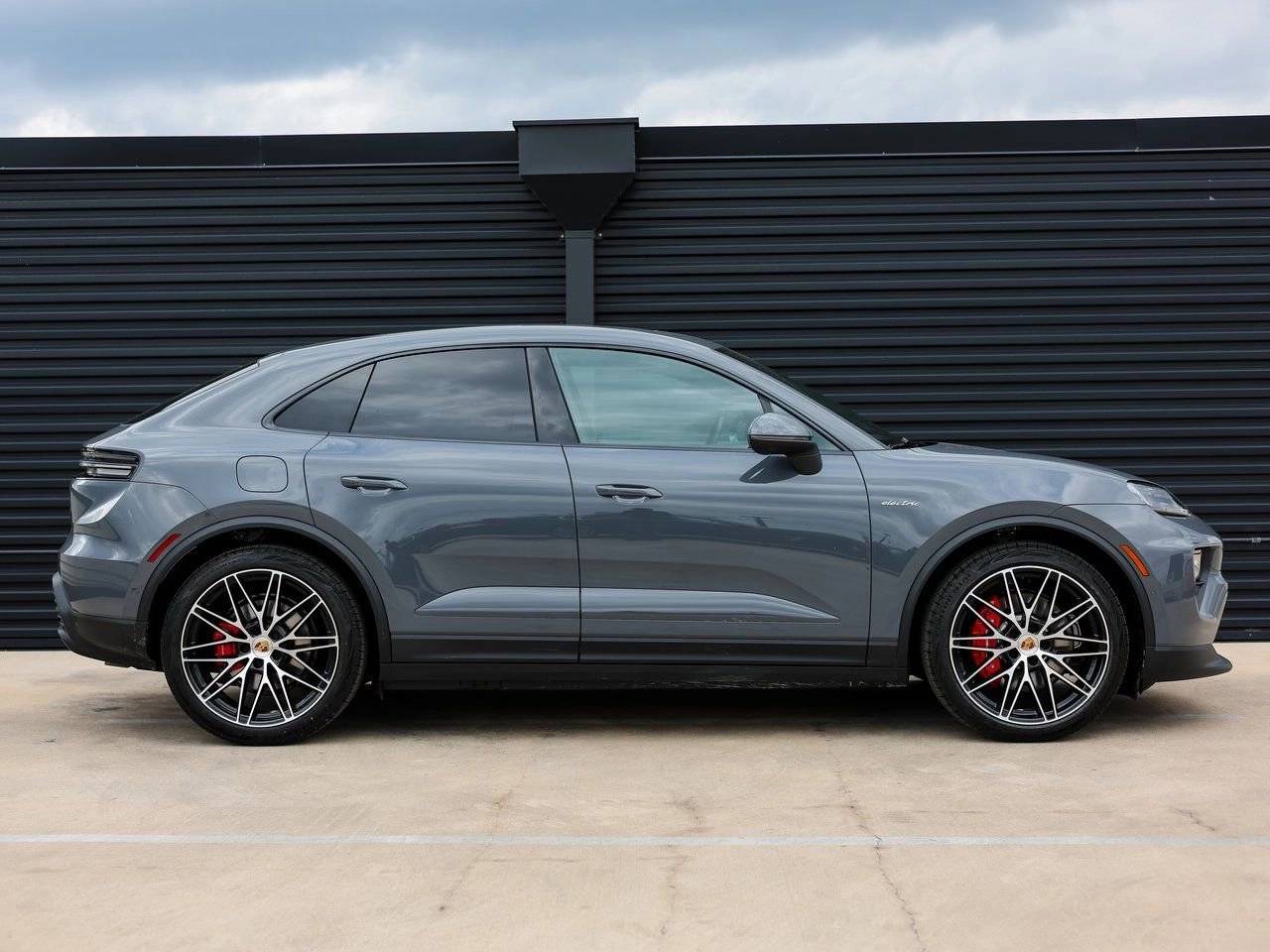 2025 Porsche Macan 4S Electric