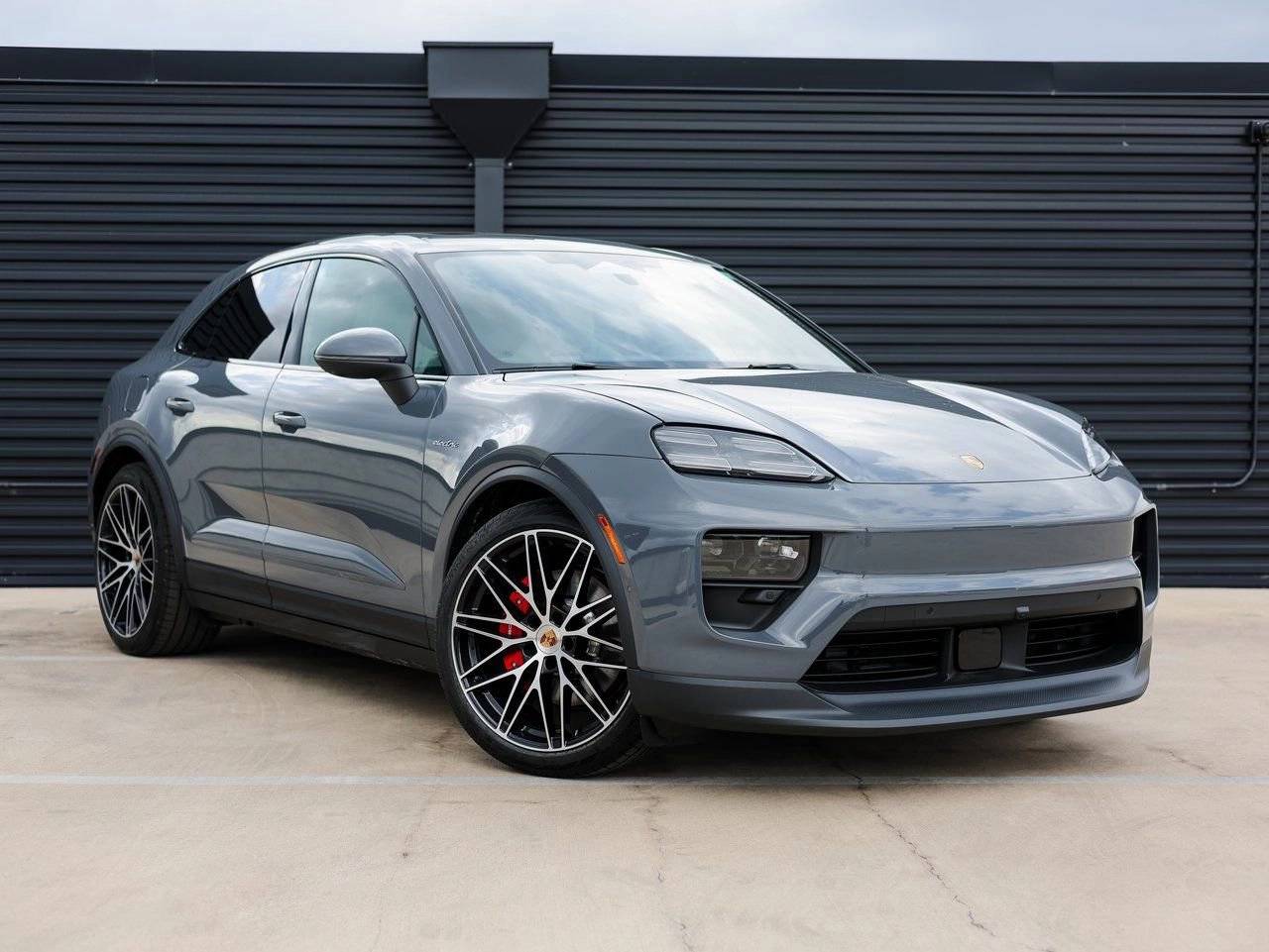 2025 Porsche Macan 4S Electric