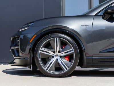 2024 Porsche Macan Macan Turbo