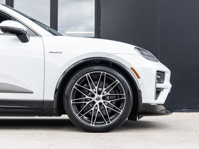 2025 Porsche Macan Turbo Electric