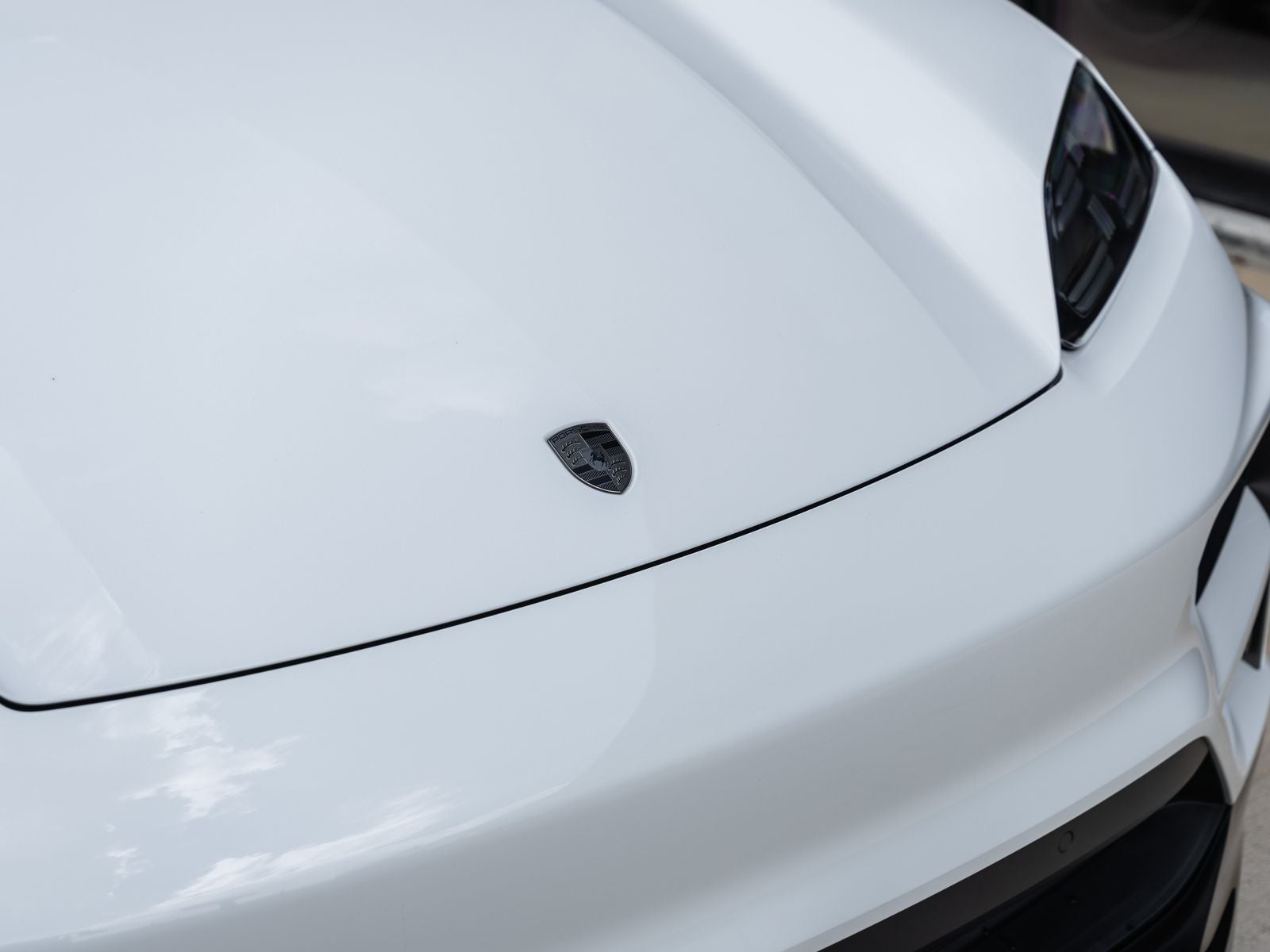 2025 Porsche Macan Turbo Electric - Photo 19