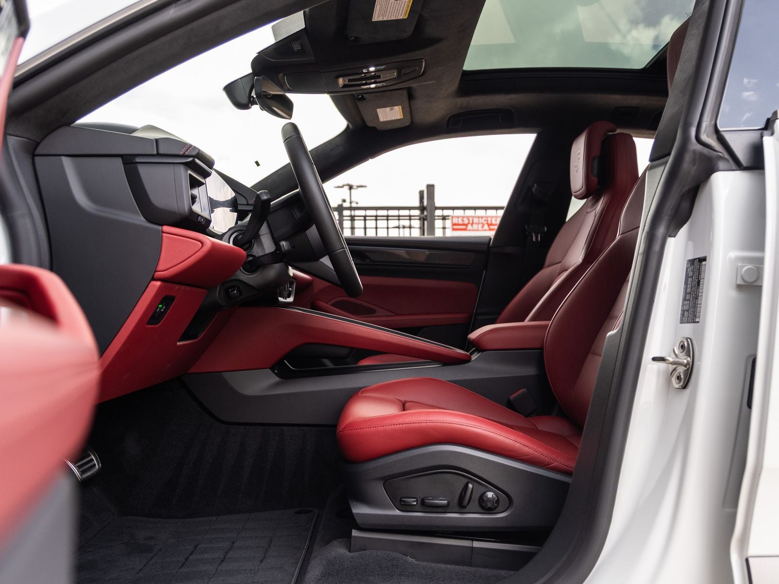 2025 Porsche Macan Turbo Electric